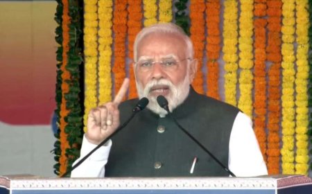 प्रधानमंत्री मोदी ने वाराणसी में चार नई वंदे भारत एक्सप्रेस ट्रेनों को हरी झंडी दिखाई