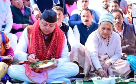 सीएम धामी ने मां के साथ अपने पैतृक गांव टुंडी-बारमौं में बिताए भावुक क्षण