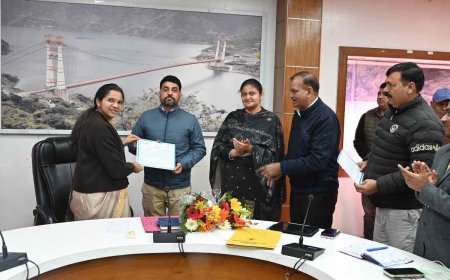 ग्राम प्रधानों को समान नागरिक संहिता में शत प्रतिशत पंजीकरण के लिए सम्मानित किया गया