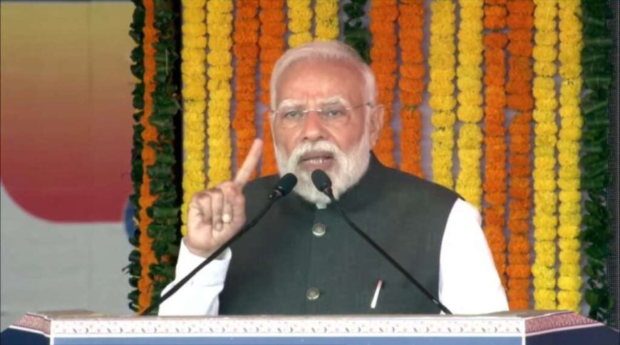 प्रधानमंत्री मोदी ने वाराणसी में चार नई वंदे भारत एक्सप्रेस ट्रेनों को हरी झंडी दिखाई