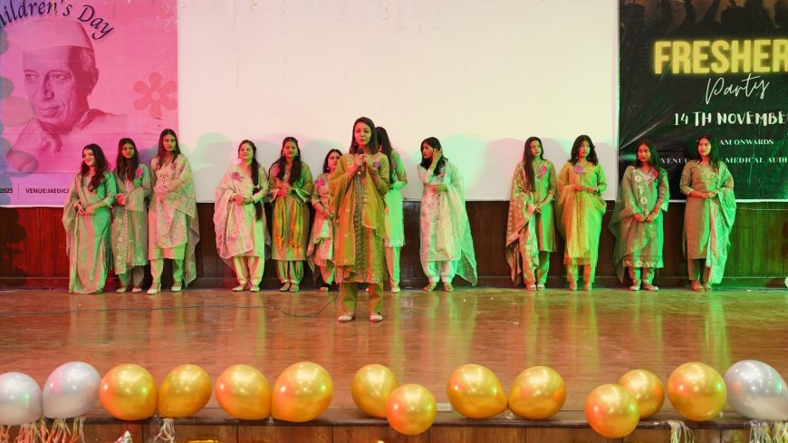 फ्रेशर्स पार्टी में रंगभरा आयोजन, गानों पर थिरके छात्र-छात्राएँ