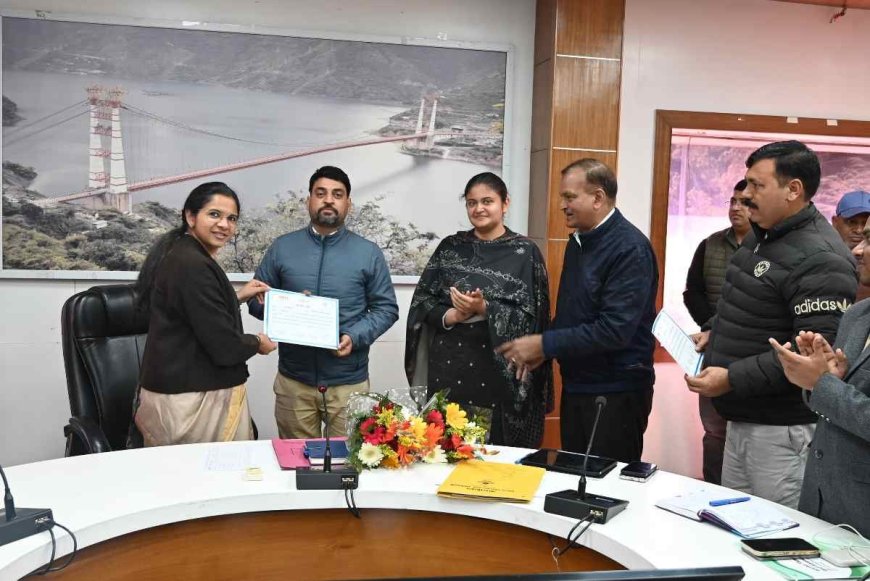 ग्राम प्रधानों को समान नागरिक संहिता में शत प्रतिशत पंजीकरण के लिए सम्मानित किया गया