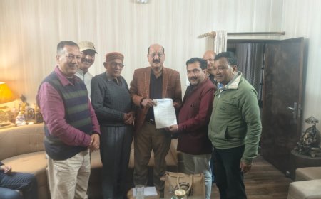 उत्तराखंड में जंगली जानवरों के आतंक से परेशान जनता ने वन मंत्री से की मदद की गुहार