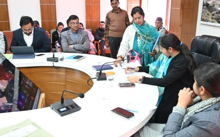 टिहरी गढ़वाल के जनता दरबार में 56 से अधिक आवेदन पत्र दर्ज