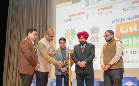 ग्राफिक एरा में आयोजित हुआ आयुष इनोवेशन हैकाथान