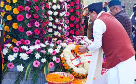 देहरादून: विजय दिवस पर सीएम ने शहीद स्मारक में अर्पित किया पुष्पचक्र, वीर बलिदानियों को किया याद