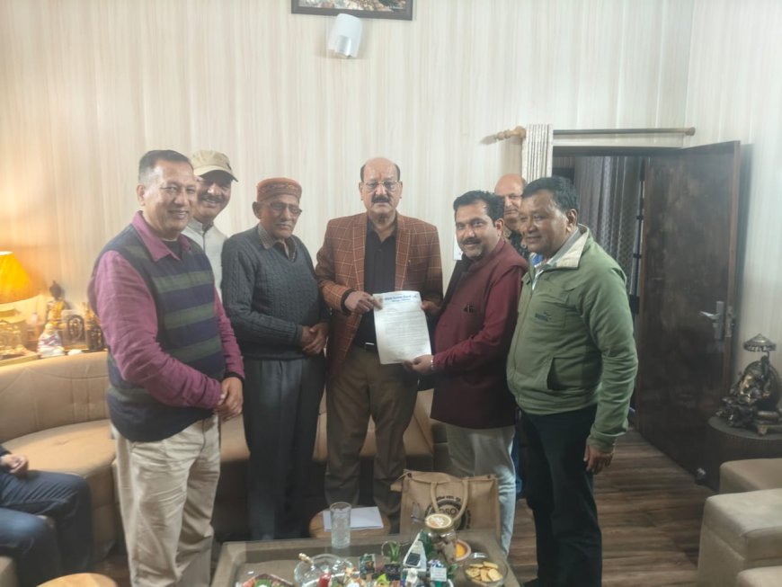 उत्तराखंड में जंगली जानवरों के आतंक से परेशान जनता ने वन मंत्री से की मदद की गुहार