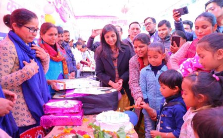 डीएम स्वाति भदौरिया ने गंगाऊं शिविर में ग्रामीणों के समस्याओं का त्वरित समाधान किया