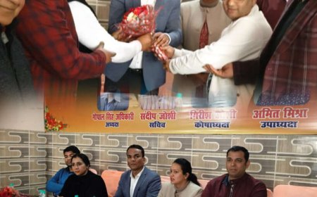 हल्द्वानी की केमिस्टों की बैठक: औषधि नियमों के पालन हेतु दिशा-निर्देश जारी