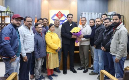 उत्तरांचल प्रेस क्लब की कार्यकारिणी ने जिलाधिकारी से की शिष्टाचार भेंट, पत्रकारों के मुद्दों पर हुई चर्चा