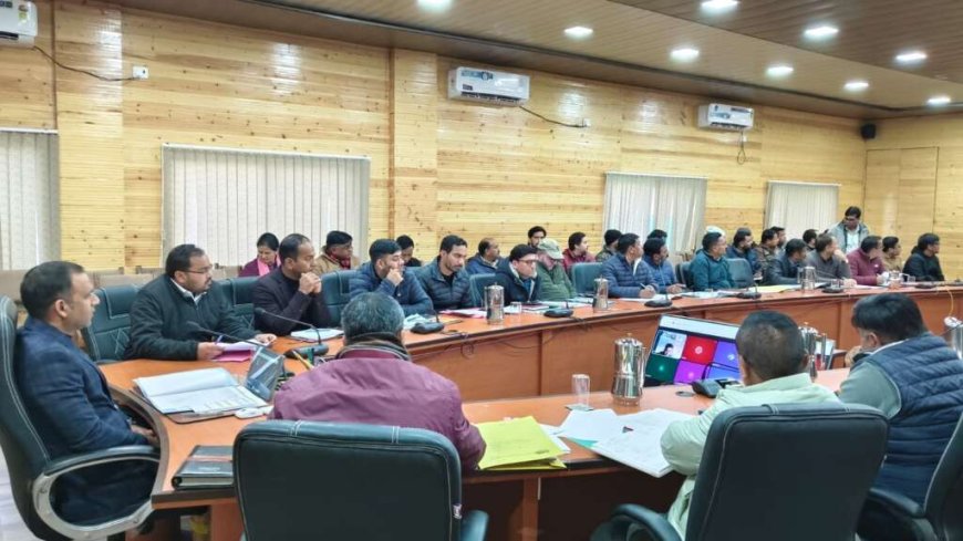 उत्तराखंड: अधिकारी की बैठक में अनुपस्थिति पर सैलरी रोकी गई, डीएम की सख्ती