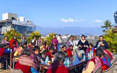 नारी निकेतन की संवासिनियों ने देखी फिल्म बार्डर 2: एक नई पहल की कहानी