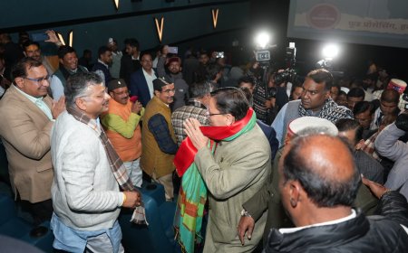 मुख्यमंत्री पुष्कर सिंह धामी ने ‘गौदान’ फिल्म का किया अवलोकन, गौ संरक्षण का दिया संदेश