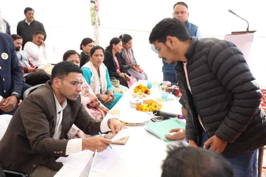 डीएम की कार्रवाई से जीवन प्रमाण पत्र का विवाद हल; डीपीआरओ का वेतन रोका गया