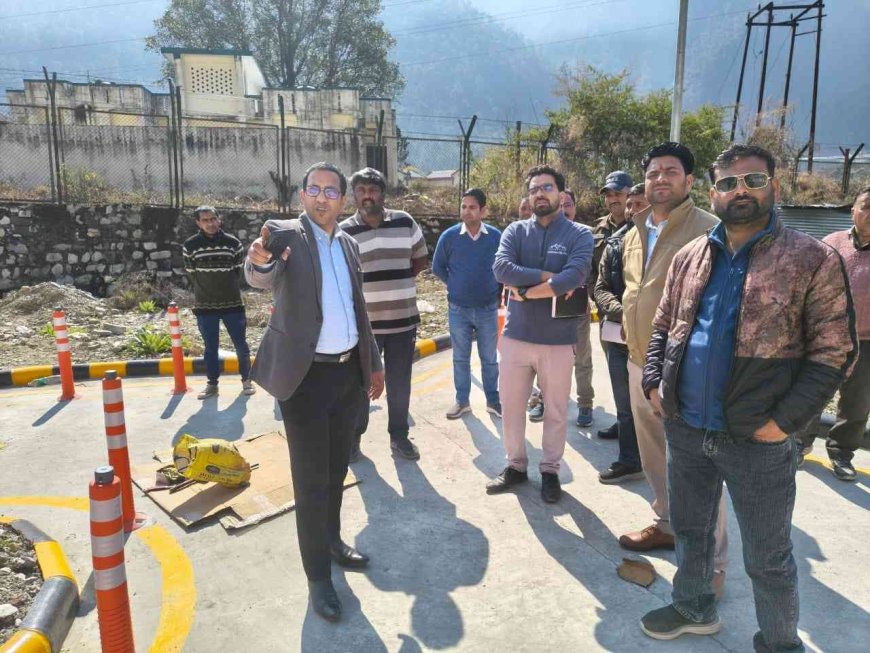 उत्तरकाशी एआरटीओ कार्यालय में डीएम प्रशांत आर्य का अनघोषित निरीक्षण, अव्यवस्थाओं पर कड़ी कार्रवाई