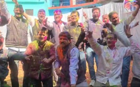 जिला कांग्रेस कार्यालय बौराड़ी नई टिहरी में होली मिलन समारोह का आनंदमय आयोजन