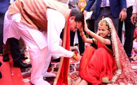 मुख्यमंत्री पुष्कर सिंह धामी ने सामूहिक कन्या पूजन में की भागीदारी