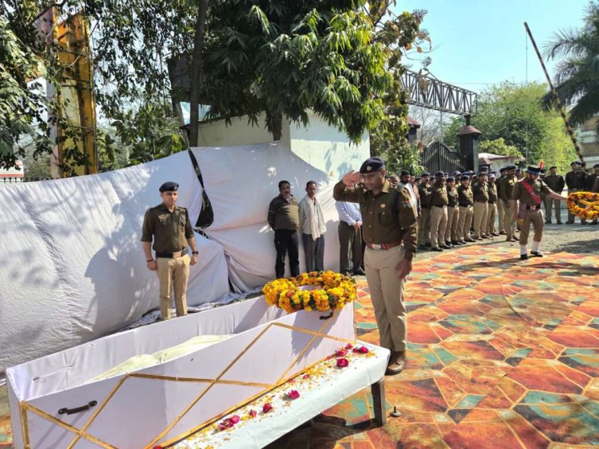 नैनीताल के आरक्षी संजय कुमार को दी गई श्रद्धांजलि, ड्यूटी के दौरान हुआ था हादसा