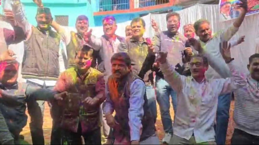 जिला कांग्रेस कार्यालय बौराड़ी नई टिहरी में होली मिलन समारोह का आनंदमय आयोजन