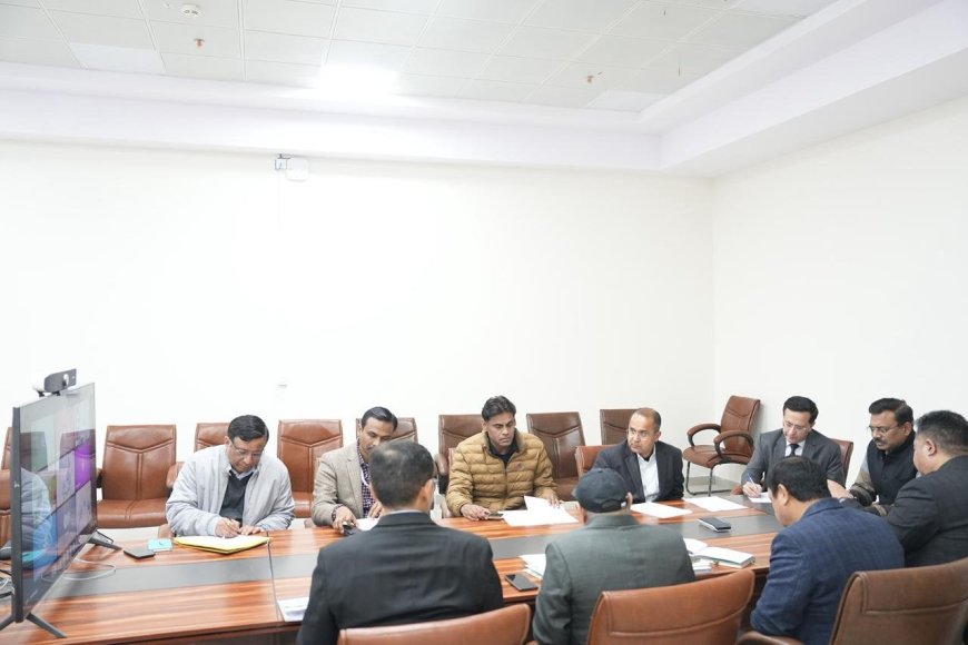 प्रदेश में घरेलू गैस सिलेंडर की उपलब्धता बरकरार, अफवाहों पर sख्त कार्रवाई के दिए निर्देश - आनंद बर्द्धन की समीक्षा बैठक