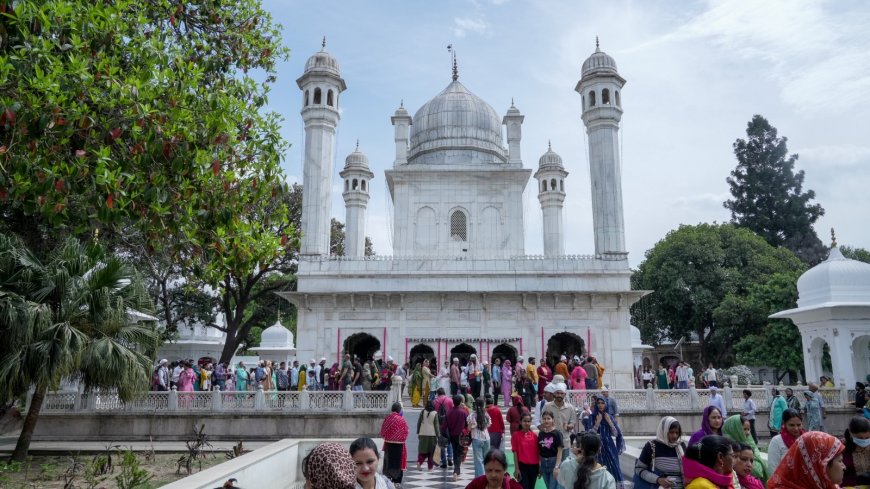 श्री झण्डे जी महोत्सव में बढ़ता भक्तों का तांता, दर्शन व मनौतियों के लिए उमड़ी भीड़