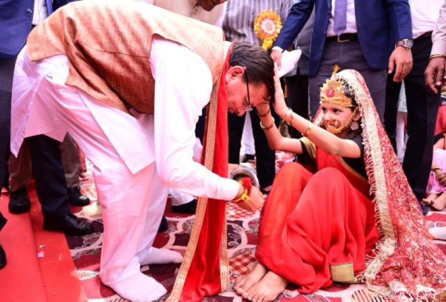 मुख्यमंत्री पुष्कर सिंह धामी ने सामूहिक कन्या पूजन में की भागीदारी