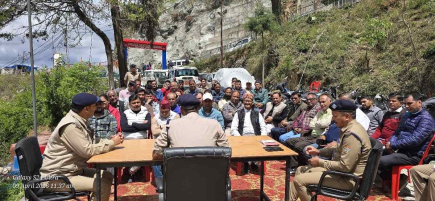 चंबा में पुलिस का जन संवाद: बाजार में भारी वाहनों पर रोक, सत्यापन अभियान को बढ़ावा