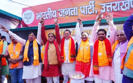 देवभूमि में जश्न का माहौल: सीएम धामी और महेंद्र भट्ट ने मनाई होली-दिवाली, भाजपा की जीत का उल्लास