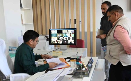 टिहरी गढ़वाल में एडीएम ने एसडीआरएफ योजनाओं की समीक्षा, कार्यों में तेजी लाने के निर्देश