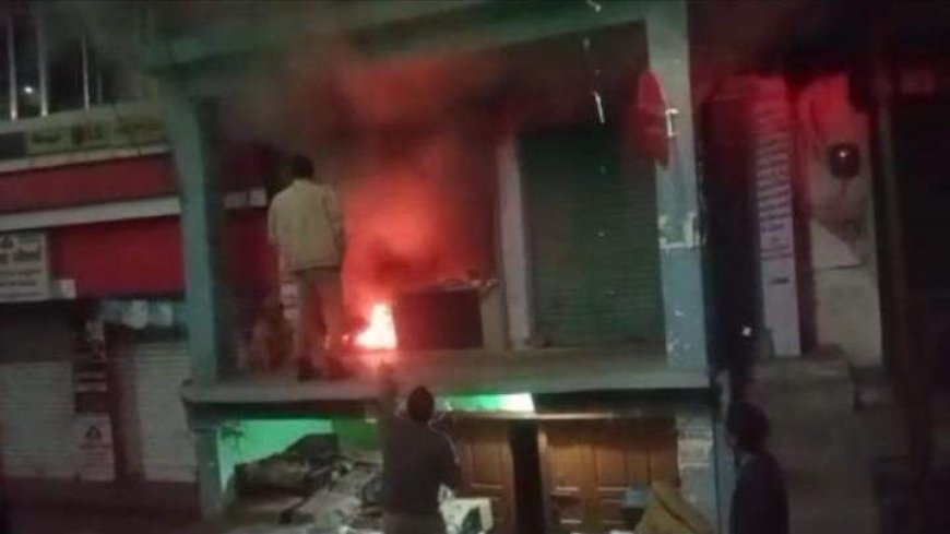 टिहरी गढ़वाल: शॉर्ट सर्किट से लगी आग, पुलिस की सूझबूझ से बचा बड़ा हादसा