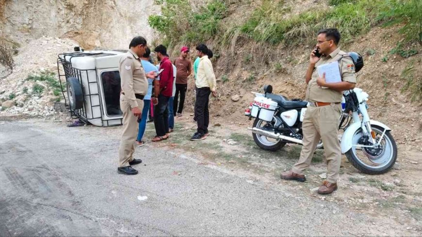 घनसाली-पावली मार्ग पर मजदूरों से भरी मैक्स पलटी, दो घायल - ताज़ा खबर