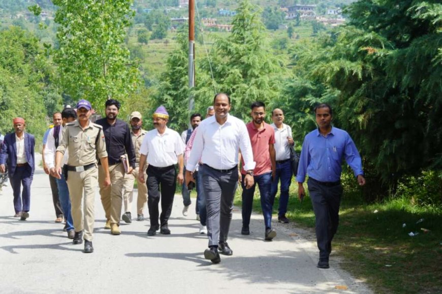 उत्तराखंड: हर शनिवार 'नो व्हीकल डे' पर जिलाधिकारी ने पैदल किया कार्यालय पहुंचना