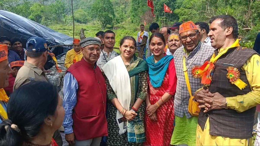 जिलाधिकारी का दौरा: जन्दरवाली और जमोलना में ग्रामीणों की समस्याओं का समाधान