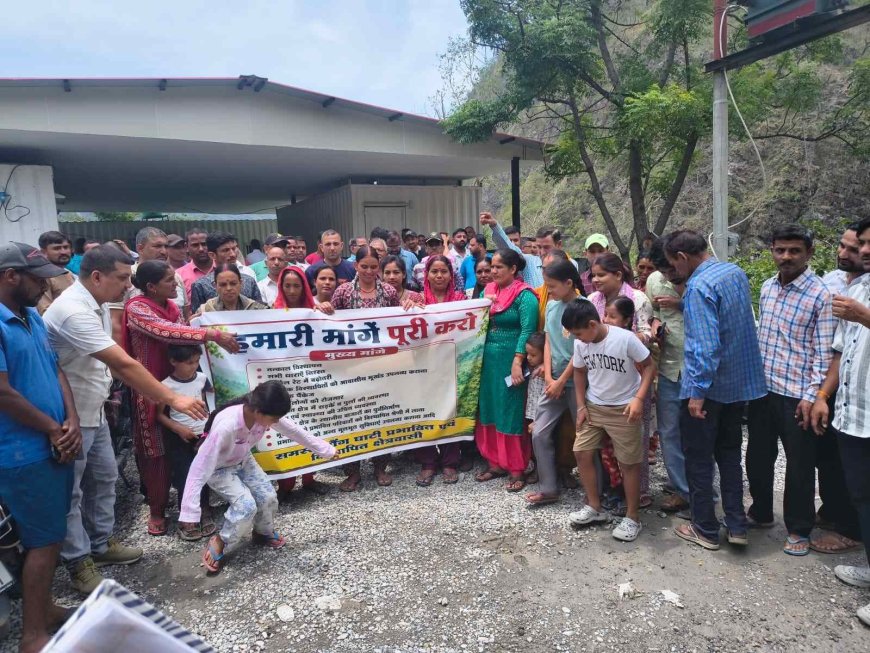 सौंग बांध प्रभावितों ने सौंदणा में किया विशाल प्रदर्शन, मांगें न मानने पर आंदोलन की चेतावनी