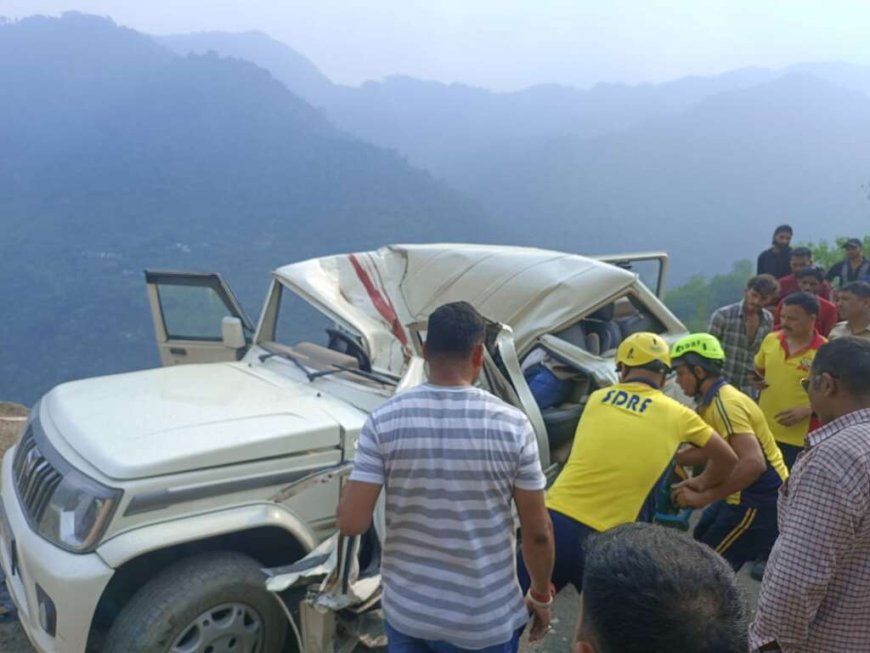 उत्तराखंड में बोलेरो पर गिरा बोल्डर, एक की मौत, दो गंभीर घायल