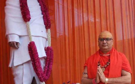 बरेली में पंडित राधेश्याम जी की अद्भुत प्रतिमा का भव्य अनावरण