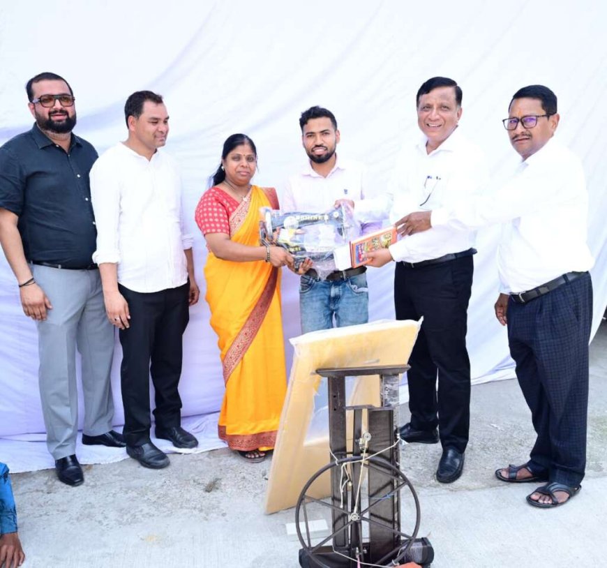 देहरादून में सीएम ने सुनी जनसमस्याएं, मिला सिलाई मशीन का आश्वासन