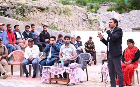 थराली आपदा की पहली बरसी: जिलाधिकारी ने प्रभावितों के बीच जाकर बढ़ाया संबल